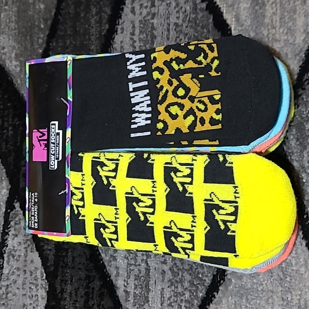 ICONIC MTV 80'S MUSIC ULTIMATE COLLECTION MULTICOLORED LOW-CUT LICENSED SOCKS